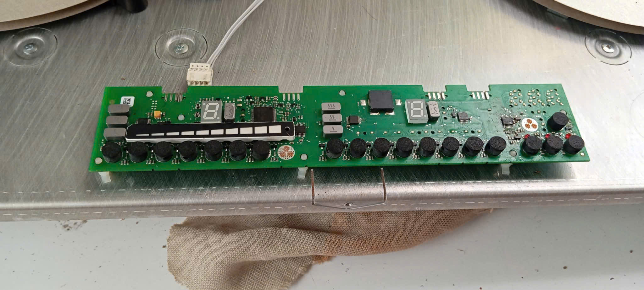 Boar mạch điều khiển bếp từ chefs lỗi được kỹ thuật xử lý tại nhà