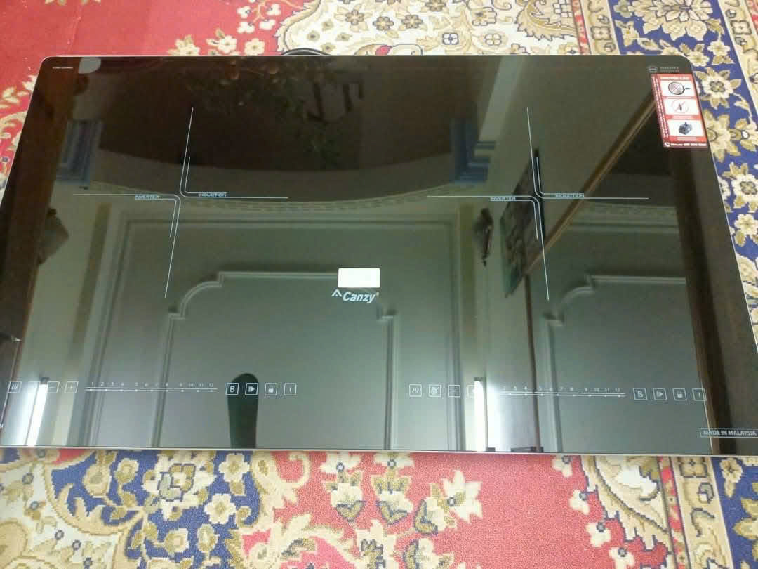 Mặt kính bếp từ Canzy được kỹ thuật thay thế mới 100% ngay tại nhà khách hàng